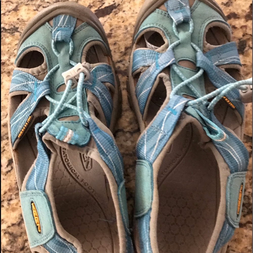 Women keen size 7 worn once like new